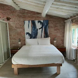 Inside The Maison d'hôtes Lucques